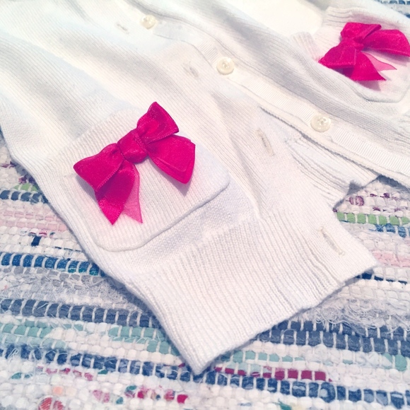 AMAZING CONDITION White Cardigan Pink Bows on Pockets - Picture 3 of 6